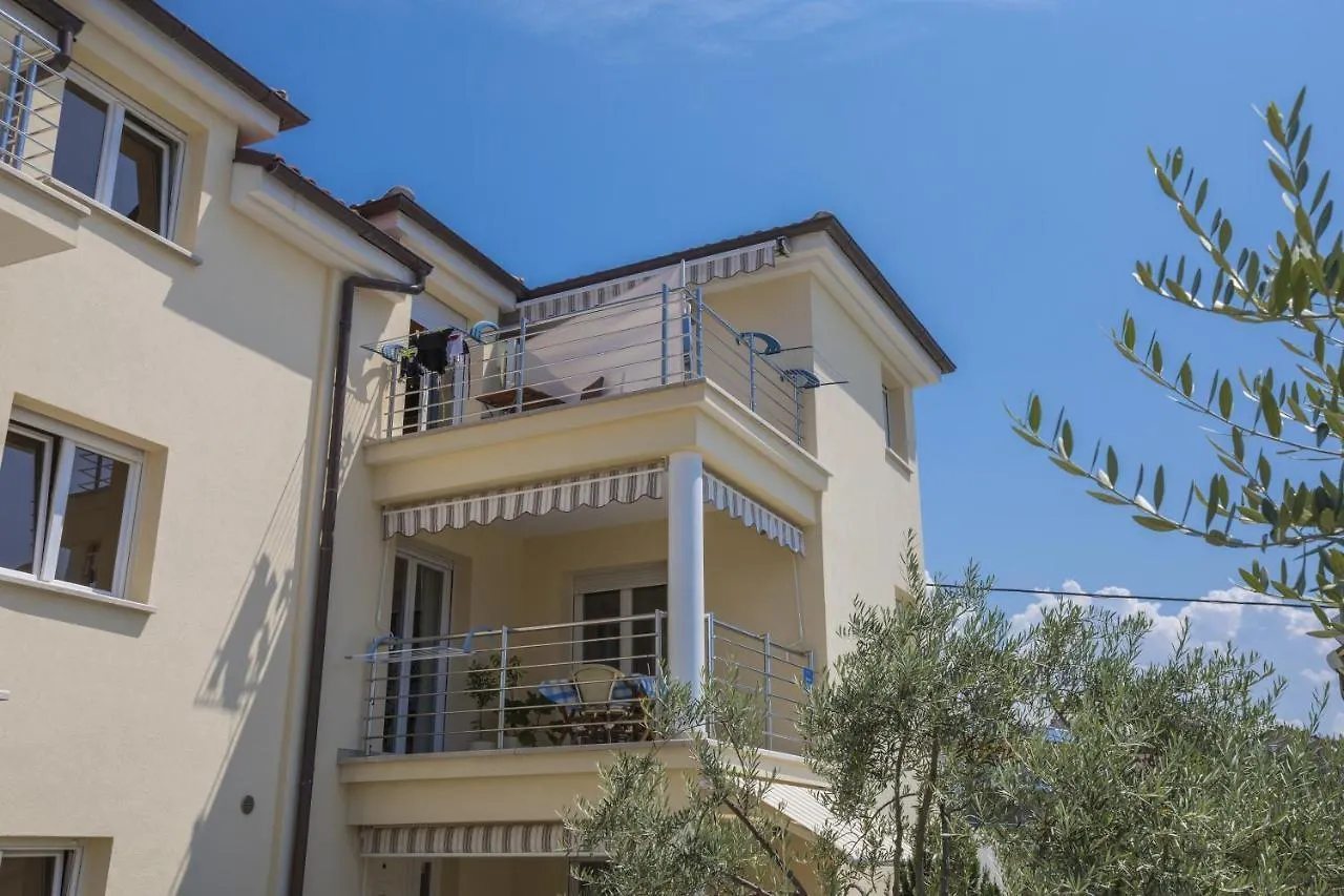 Apartments By The Sea Selce, Crikvenica - 5367  셀스